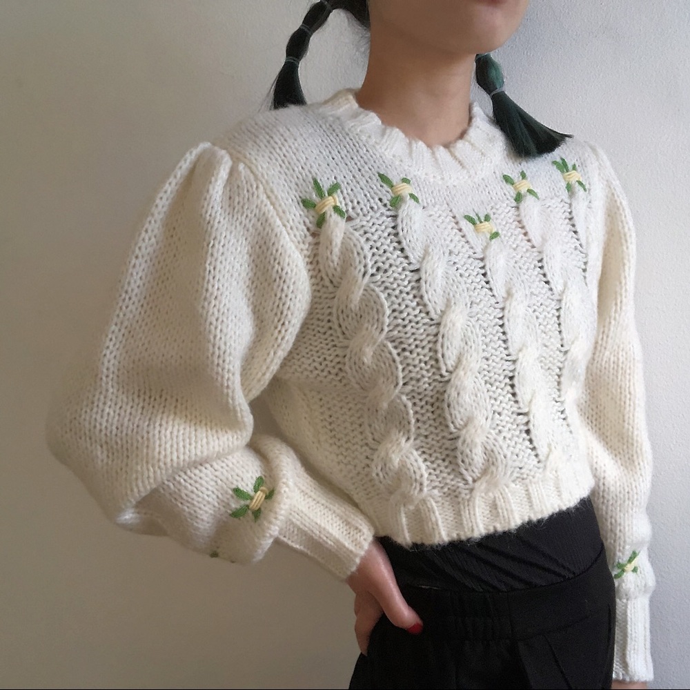 🌱 Knit Embroidered cropped sweater top🌱